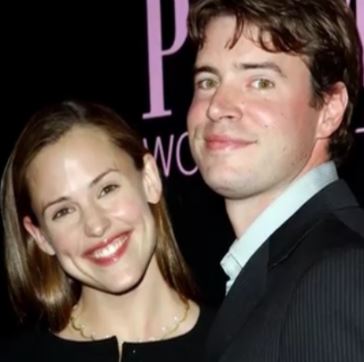 Jennifer with her ex-husband Scott Foley